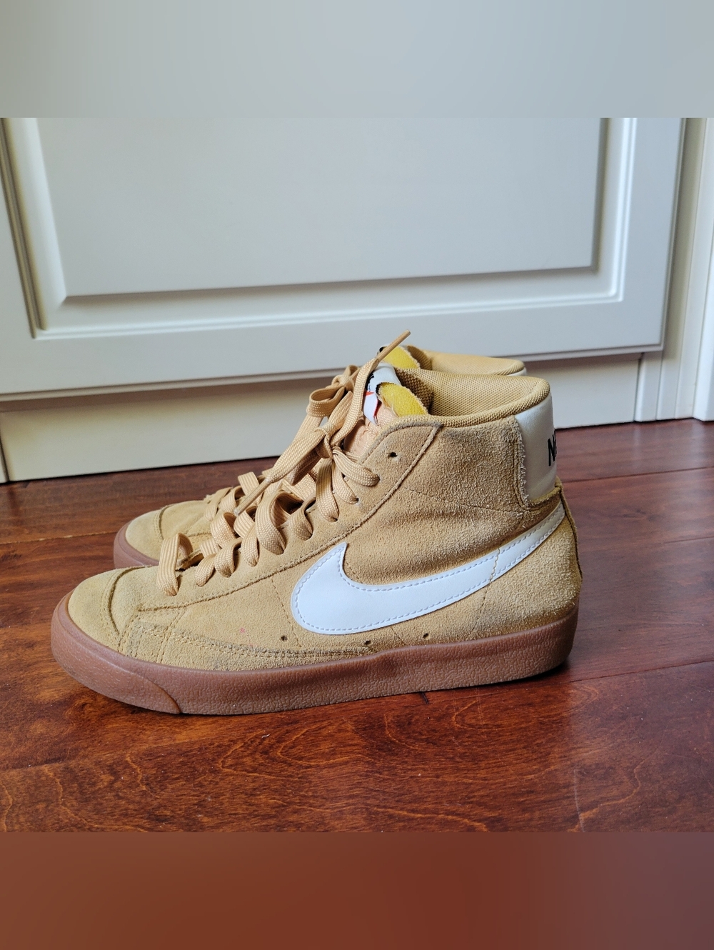 Nike Blazer Mid ‘77 Suede Twine/ Summit White Sneakers Womens 7.5